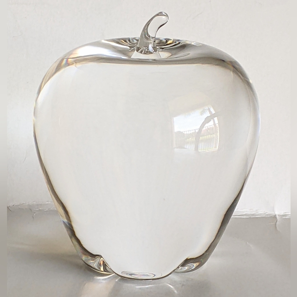 STEUBEN SIGNED CRYSTAL ART GLASS APPLE PAPERWEIGHT